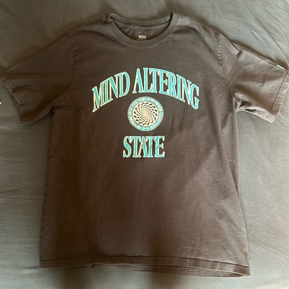 Levi’s Tee - Picture 1 of 2